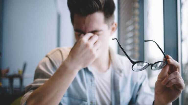 Hornhautverkrümmung Behandlung: Brille, Kontaktlinsen oder Laser